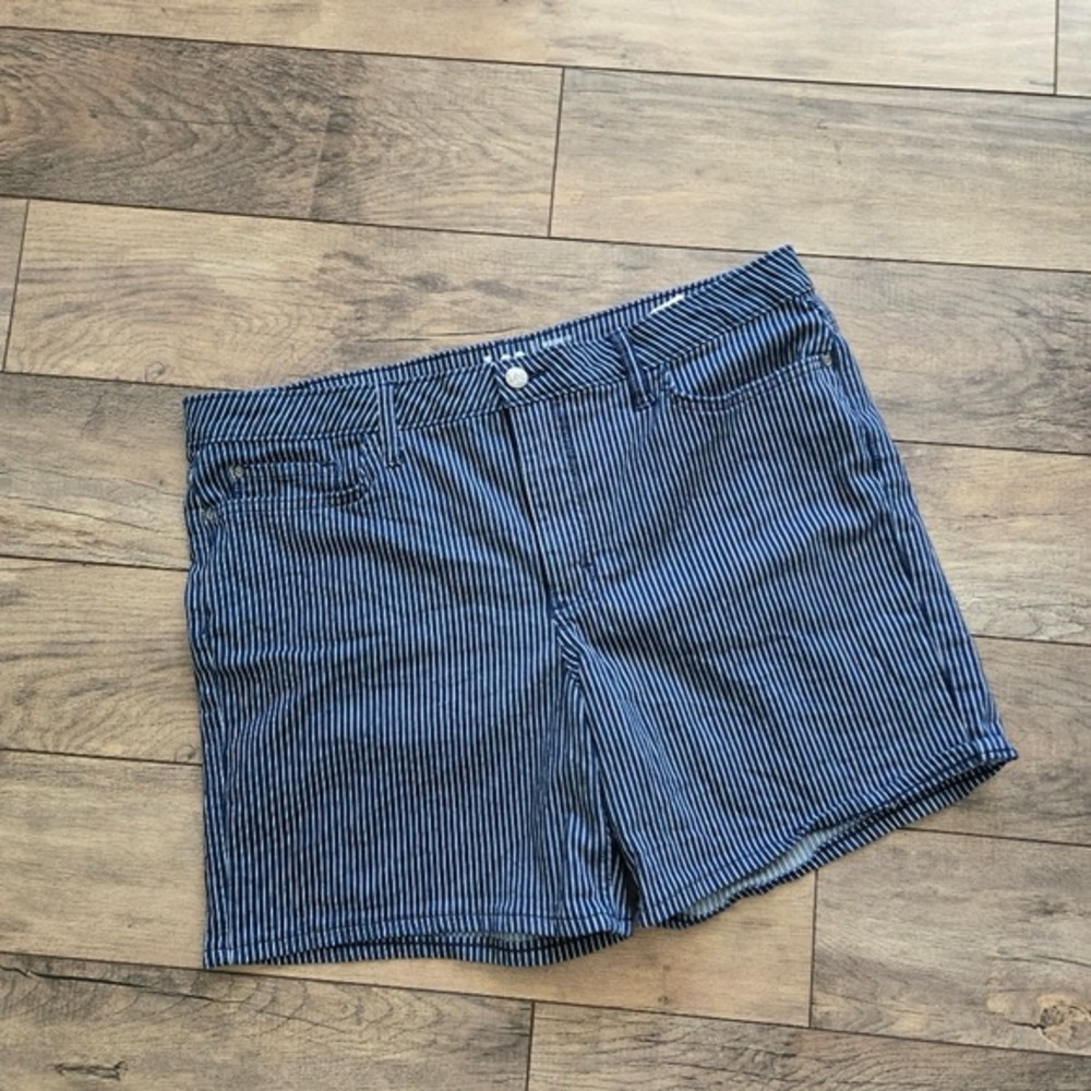 Lee Womens 18 Medium Blue Striped Shorts